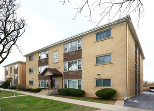 Montana Apartments in Schiller Park, IL - Building Photo - Building Photo