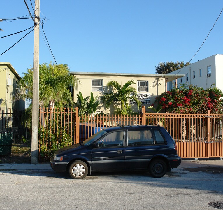 1319 NW 60th St in Miami, FL - Building Photo