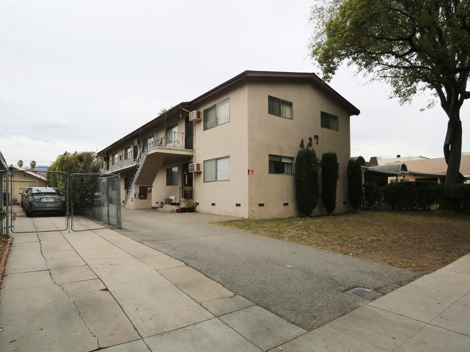 437 W Windsor Rd in Glendale, CA - Building Photo