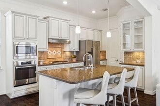 12247 Oxford Cres Cir in Houston, TX - Building Photo - Building Photo