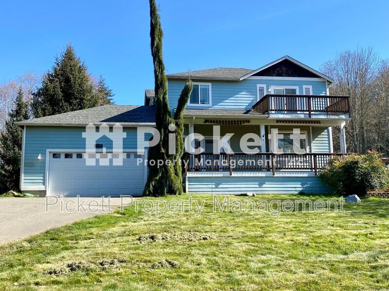 9398 Mayheu Ln NE in Bremerton, WA - Building Photo