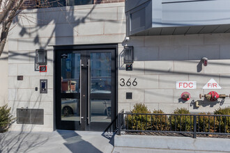 366 6th St in Jersey City, NJ - Building Photo - Building Photo