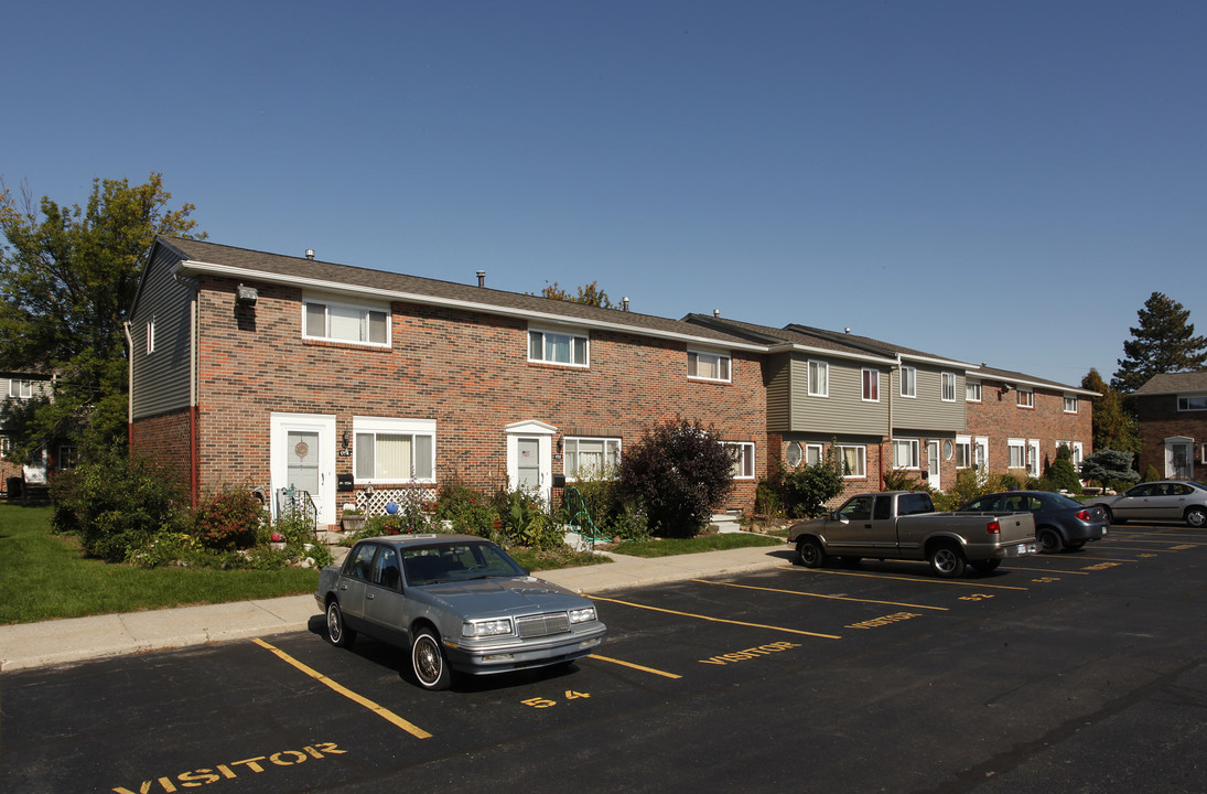 Woodbridge Commons Cooperative in Lansing, MI - Building Photo