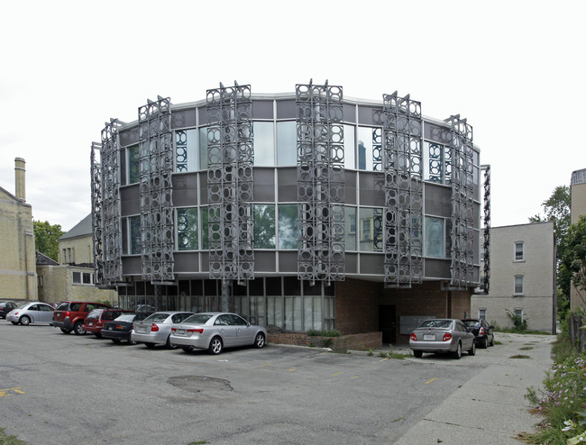 Cass Street Apartments in Milwaukee, WI - Foto de edificio - Building Photo