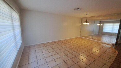2622 NW 82nd Terrace in Coral Springs, FL - Foto de edificio - Building Photo