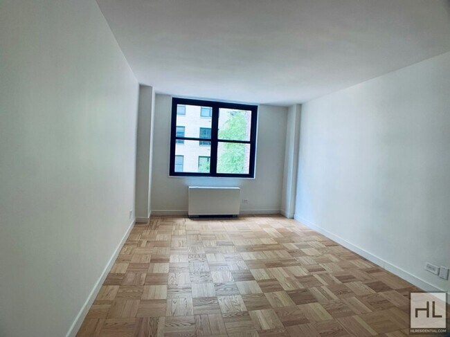 EAST 49 STREET in New York, NY - Foto de edificio - Building Photo