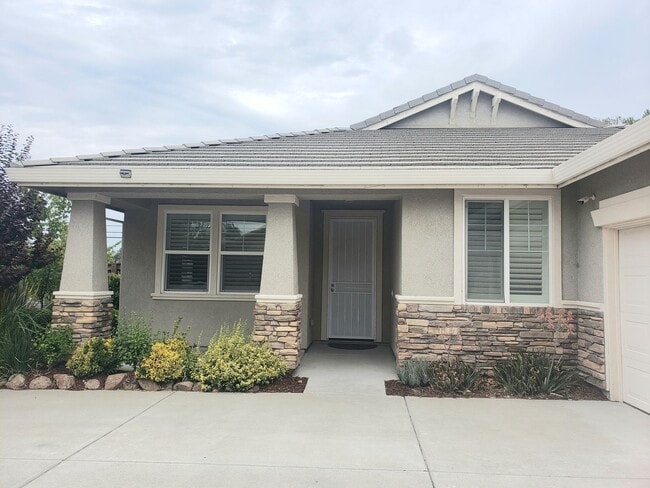 2696 Richardson Dr in Auburn, CA - Building Photo - Building Photo