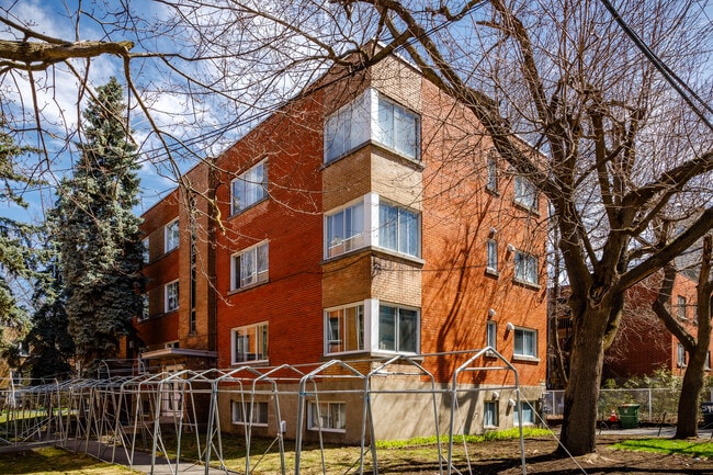 5727 Hudson Ch in Montréal, QC - Building Photo - Building Photo