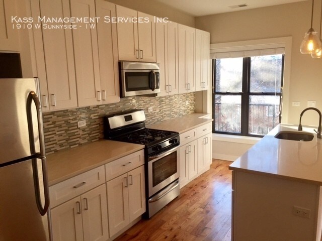1910 W Sunnyside Ave-Unit -1W in Chicago, IL - Building Photo