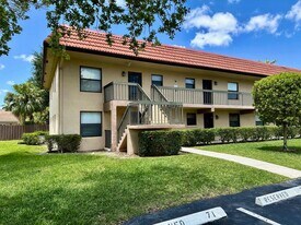 21904 Lake Forest Cir in Boca Raton, FL - Building Photo