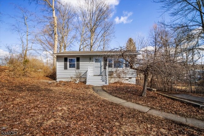 15 Reading Rd in Hopatcong, NJ - Building Photo - Building Photo