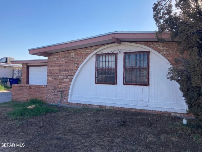 2105 Villa Plata Dr in El Paso, TX - Building Photo - Building Photo