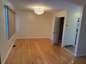 284 Semton Blvd, Unit Main level in Franklin Square, NY - Building Photo - Building Photo