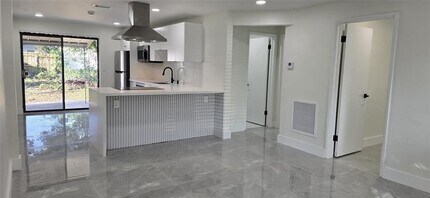 5727 Cody St in Hollywood, FL - Building Photo - Building Photo