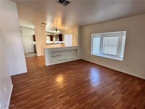 5290 Panguitch Dr in Las Vegas, NV - Building Photo - Building Photo