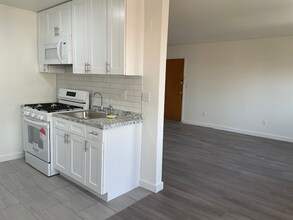 77 Orange Rd in Montclair, NJ - Building Photo - Building Photo