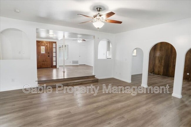 27277 Garza Dr in Santa Clarita, CA - Building Photo - Building Photo