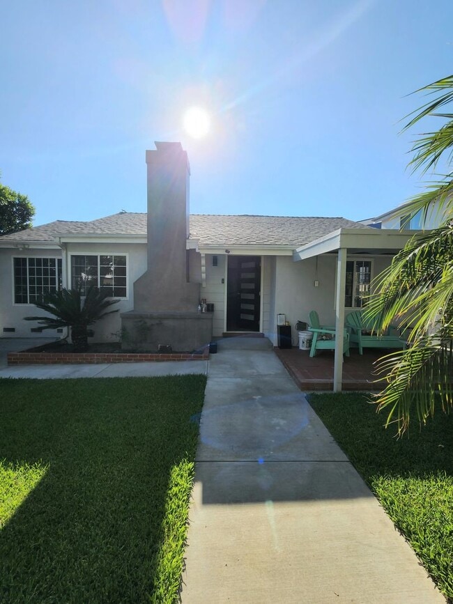 5639 Willowcrest Ave in Los Angeles, CA - Building Photo - Building Photo