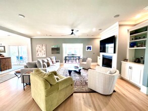 3 Intracoastal Ct in Isle Of Palms, SC - Foto de edificio - Building Photo