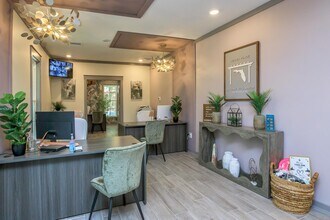 Azalea Place in Tallahassee, FL - Foto de edificio - Building Photo