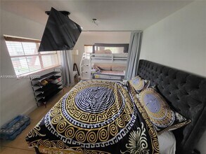 6711 N Kendall Dr in Miami, FL - Building Photo - Building Photo