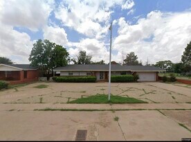 204 E Cardwell St in Brownfield, TX - Building Photo
