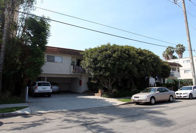 11970 Iowa Ave in Los Angeles, CA - Foto de edificio - Building Photo