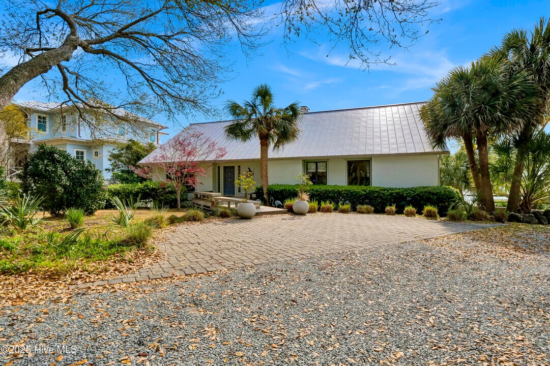 8004 Bald Eagle Ln in Wilmington, NC - Building Photo