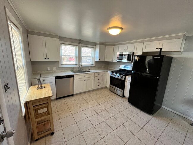 70 Revere St in Pawtucket, RI - Building Photo - Building Photo