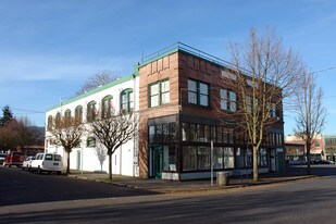 8928 N Lombard St in Portland, OR - Building Photo