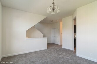 69 Melrose Ct in South Elgin, IL - Building Photo - Building Photo