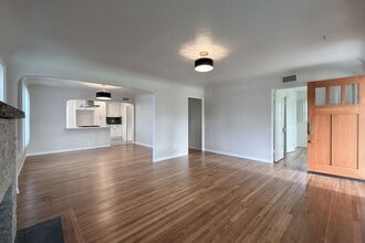 431 Deodar Ave in Oxnard, CA - Foto de edificio - Building Photo