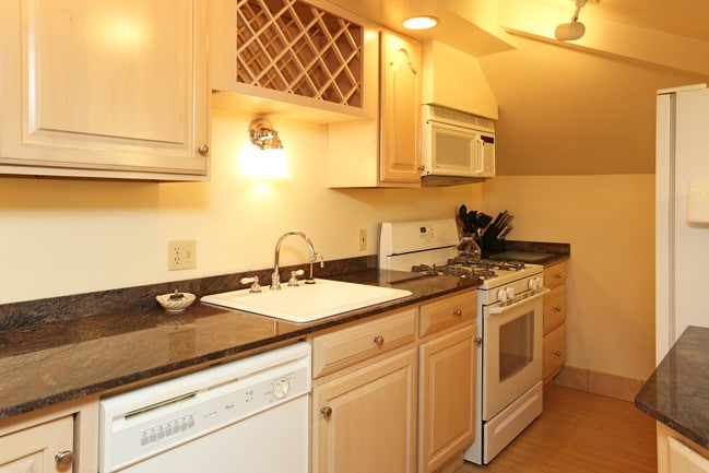Ardmore-O'Brien, Inc. FURNISHED APARTMENTS in Buffalo, NY - Building Photo - Interior Photo