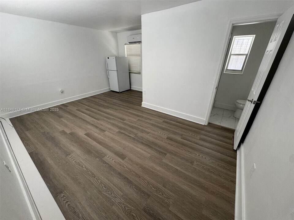 240 NW 64th St in Miami, FL - Building Photo