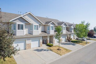 142 Royal Oak Gdns NW in Calgary, AB - Building Photo