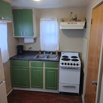 412 W Saginaw St in Lansing, MI - Building Photo