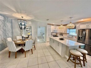 798 107th Ave N in Naples, FL - Foto de edificio - Building Photo