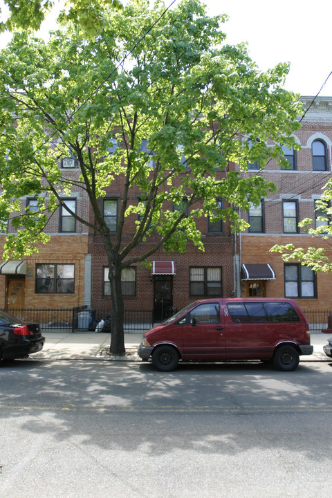 208 Saint Nicholas Ave in Brooklyn, NY - Building Photo