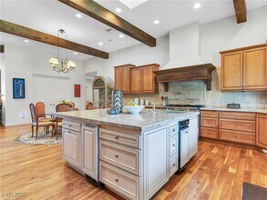 330 Rancho Cir in Las Vegas, NV - Building Photo - Building Photo