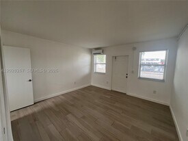 7035 NE 4th Ct in Miami, FL - Building Photo