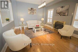 3 Trish Dr in Richmond Hill, ON - Building Photo - Building Photo