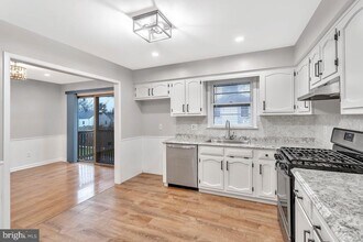 118 Arlington Ave in South Plainfield, NJ - Building Photo - Building Photo