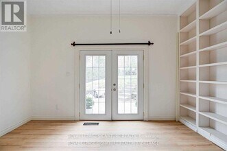 22 Drury Ln in Barrie, ON - Building Photo - Building Photo