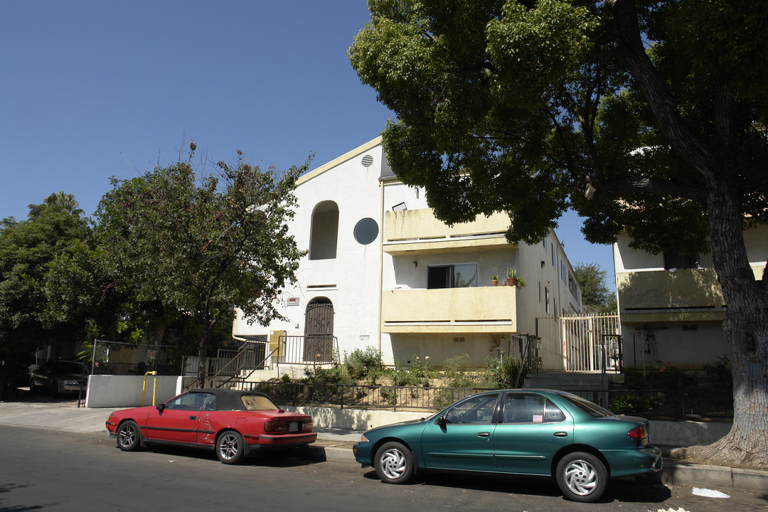 1243 Gordon St in Los Angeles, CA - Building Photo