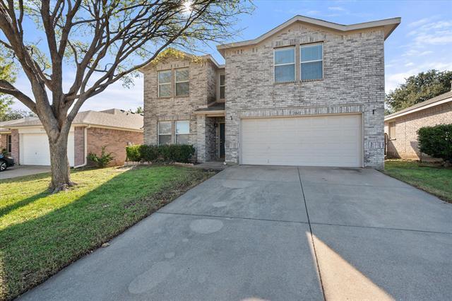 1049 Triple Crown Dr in Fort Worth, TX - Building Photo