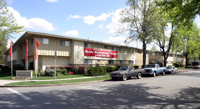 Saratoga Grove Apartments in San Jose, CA - Foto de edificio - Building Photo