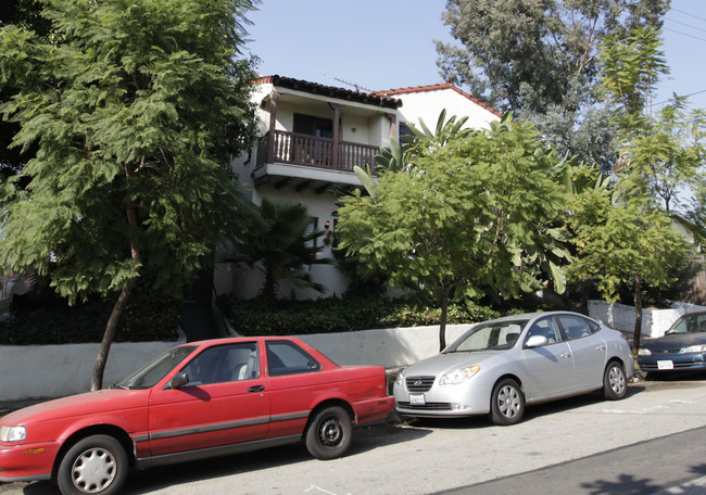 1523 Maltman Ave in Los Angeles, CA - Foto de edificio - Building Photo