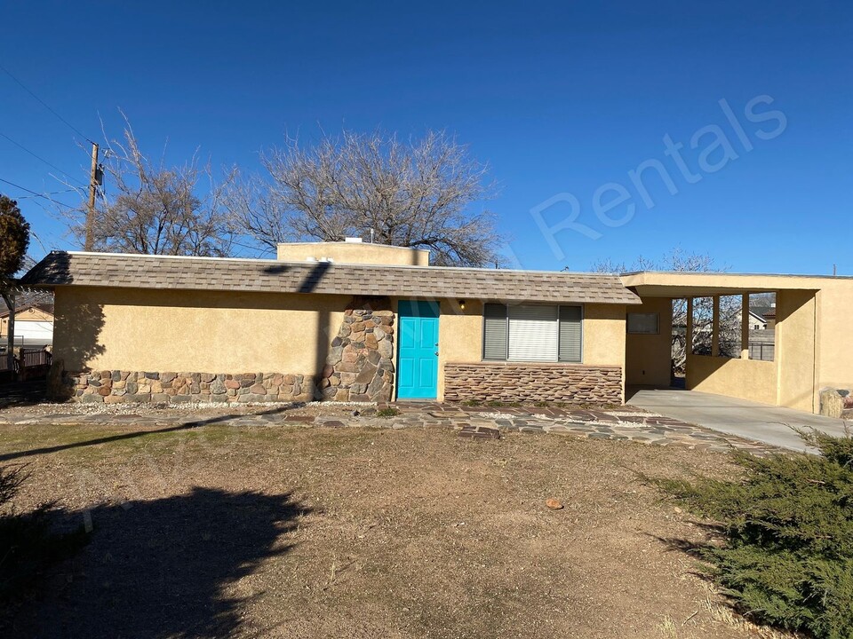 2601 Louise Ave in Kingman, AZ - Foto de edificio