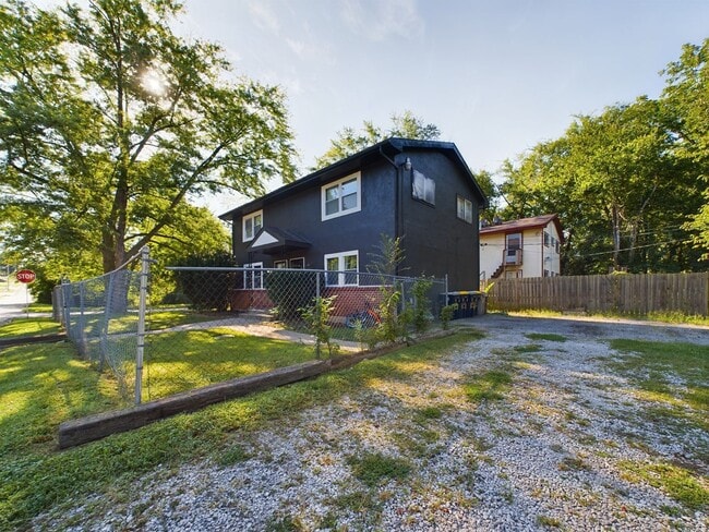 3609-3611 E 69th St in Kansas City, MO - Building Photo - Building Photo