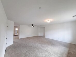 251 Sugnet Way in Sacramento, CA - Building Photo - Building Photo